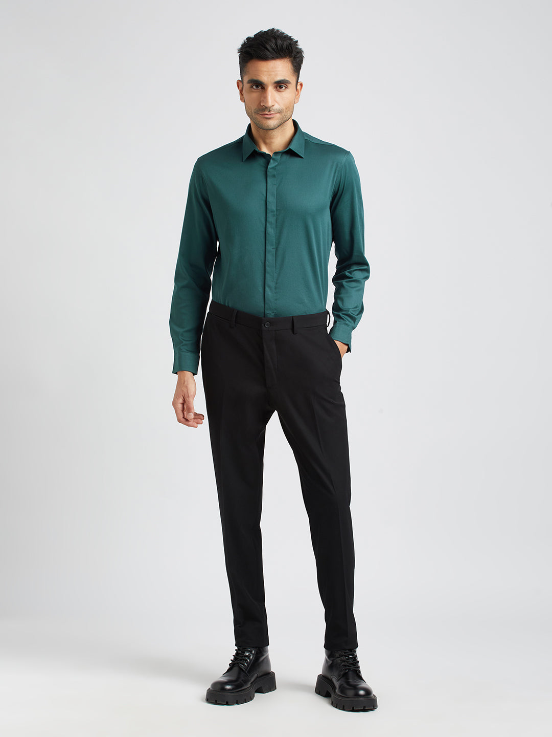Men Green Solid Slim Cotton Formal Shirt