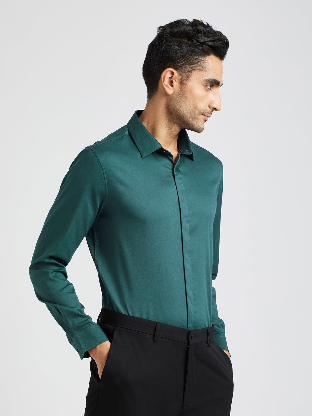 Men Green Solid Slim Cotton Formal Shirt