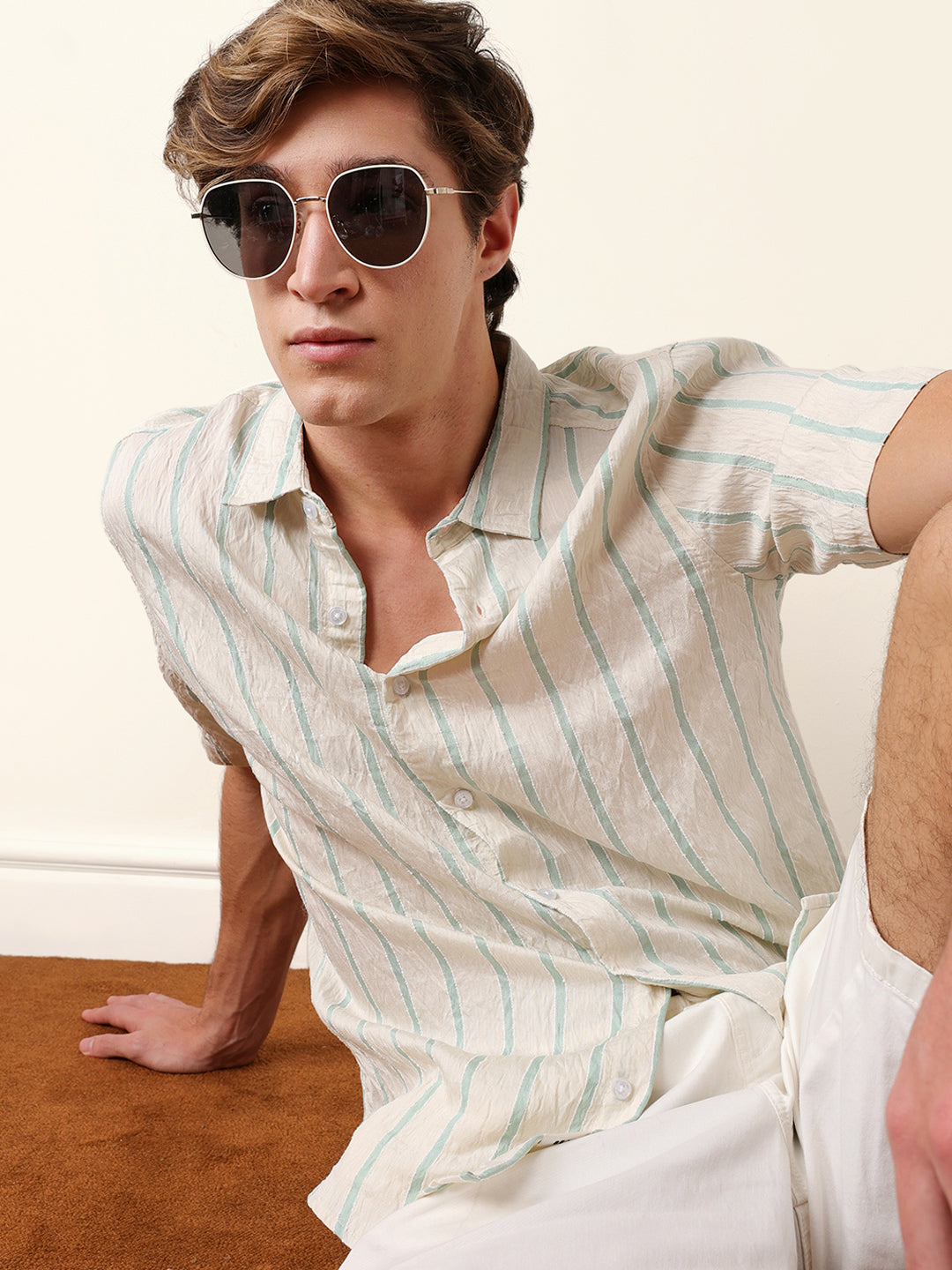 Green Woven Textured Slim Fit Casual Shirt-tlpc
