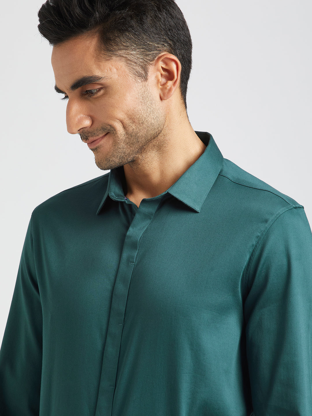 Men Green Solid Slim Cotton Formal Shirt