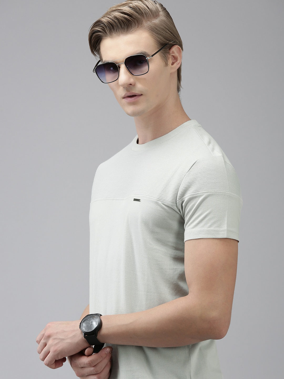 Lissa - Men Grey Solid Slim Fit Round Neck T-shirt | The Bear House